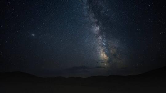 巴丹吉林沙漠星空延时