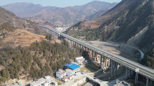 高速公路大路山间高速交通枢纽航拍4K