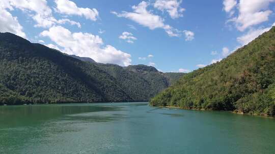 航拍森林阳光树林山川河流自然风光风景