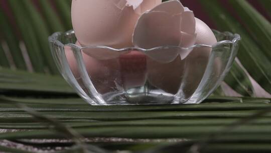 碗里有一堆鸡蛋壳视频素材模板下载