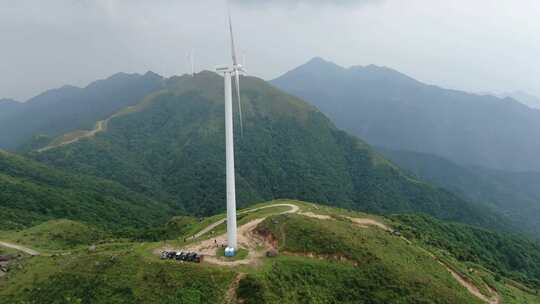 4k风车风电风车特写风能电力蓝天白云青山