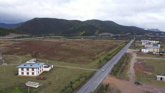 香格里拉，高速路，河流，高原，农场，藏区视频素材模板下载