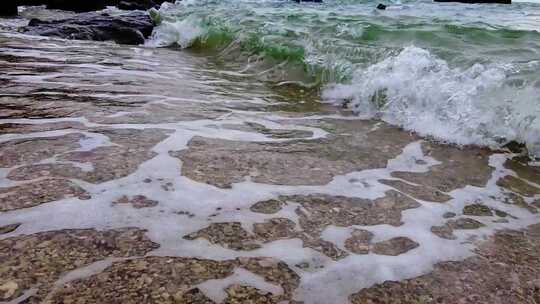 大海滩上的海浪视频