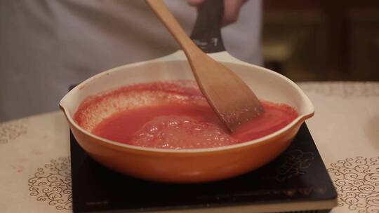 番茄榨汁熬制西红柿底料视频素材模板下载