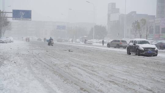 城市大雪交通