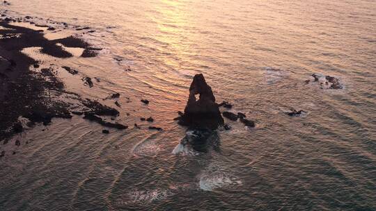 青岛石老人雕像 海边日出