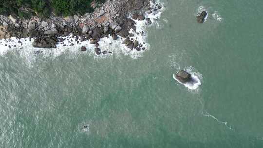 海岸线海浪礁石航拍