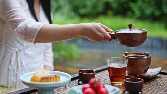 雨天煮茶泡茶喝茶特写