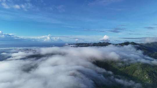 广东汕头南澳岛海上岛屿清晨云海航拍