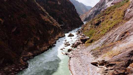 云南虎跳峡震撼航拍3