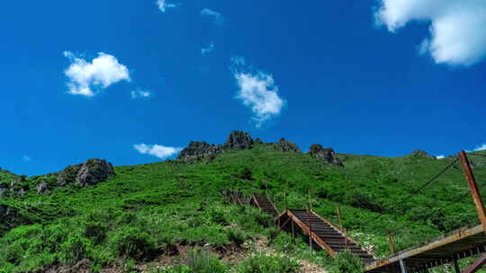 北京东灵山风景聚灵峡高山草甸蓝天白云延时