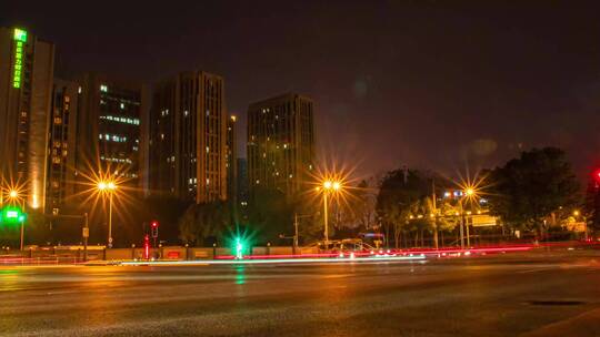 城市十字路口夜晚车流延时摄影重庆科学城
