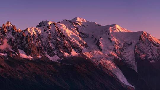 傍晚夕阳雪山日照金山唯美风景