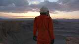 宇航员，沙漠，陨石坑，橙色高清在线视频素材下载