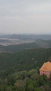 竖版航拍四川遂宁灵泉寺风景区