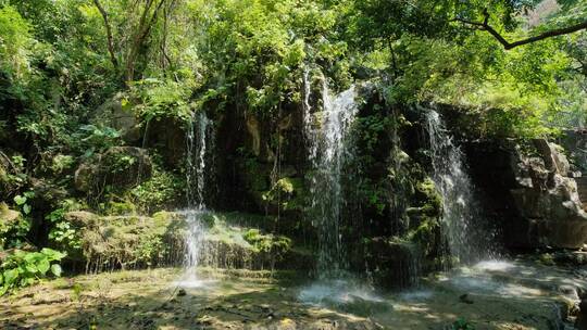 假山流水瀑布泉水小溪