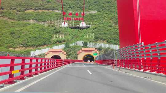自驾游川藏线318超级工程大渡河大桥视频素材模板下载