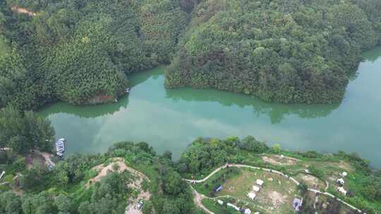 西安白鹿原鲸鱼沟碧水粼粼微波荡漾湖水