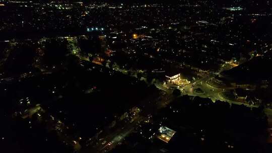 夜间城市交通鸟瞰图