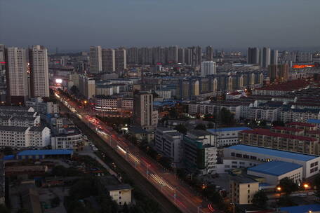 城市道路上的车流