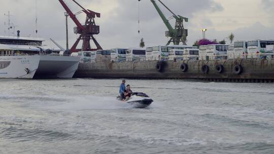 海南三亚湾出海游艇航拍