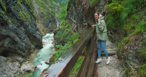 木制栏杆，路径，旅游景点，峡谷