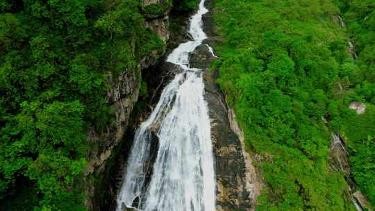 南恩瀑布 云南 瀑布 高山流水 流水