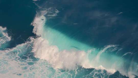 海浪浪花大海海水巨浪