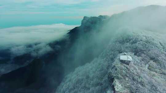 清晨云海日出云层山顶山林山峰云雾缭绕风景