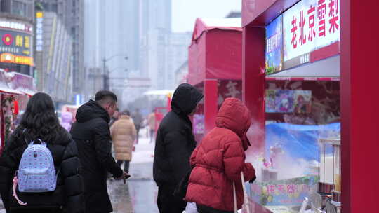 武汉江汉区江汉路步行街雪景