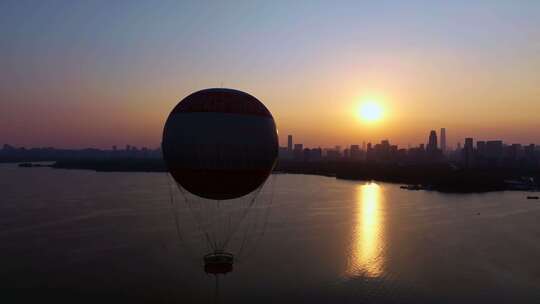 东湖氦气球日落航拍