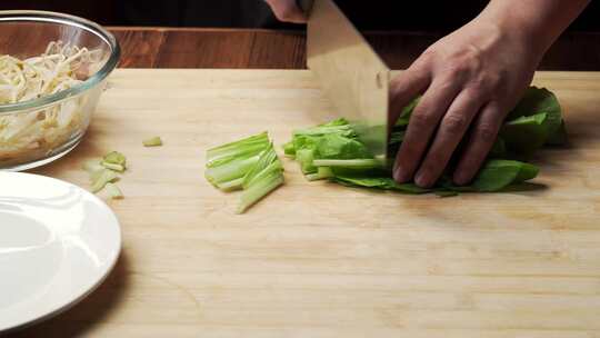 爽口下饭的家常小炒菜小白菜炒豆芽