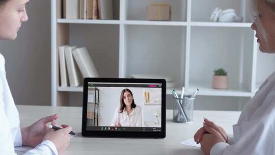 女性业务团队视频通话视频素材模板下载