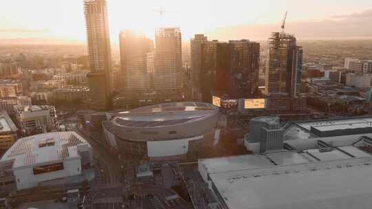 城市航拍加州洛杉矶日出阳光照射摩天大楼