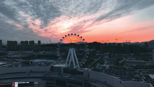 爱世间温暖万物，沿途为晚霞停留
