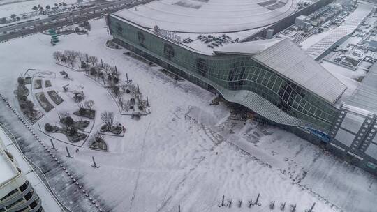 航拍雪后东方影都