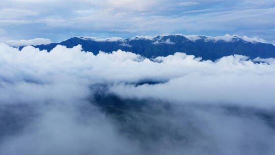 雨后云雾缭绕的高黎贡山山脉视频素材模板下载