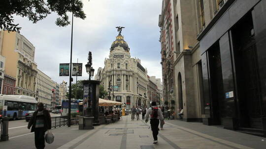 西班牙市中心街道的建筑