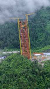 高清竖屏延时航拍湖北鹤峰屏山峡谷在建大桥