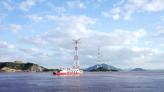 海边高压电传输塔