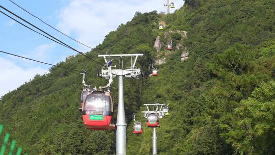 景区缆车索道观光缆车特写山上风景旅游景点