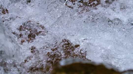 河边流水河流河水小溪山泉泉水流体液体水流