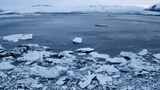 漂浮在海洋泻湖天线上的破碎冰块高清在线视频素材下载
