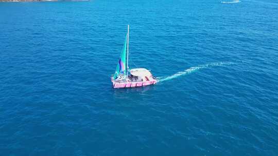 海南三亚高视角航拍海洋大海与行驶的帆船
