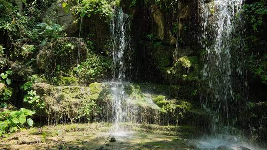 假山流水瀑布泉水小溪高山流水