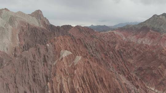 喀什 红狼谷 红岩石地貌航拍1
