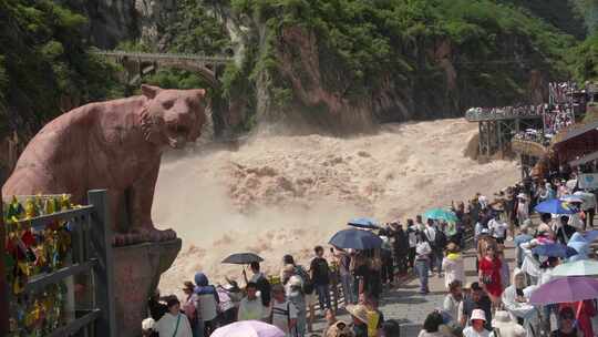 虎跳峡4K江水波涛汹涌金沙江浪花视频素材模板下载