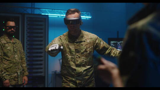 使用VR技术的士兵视频素材模板下载