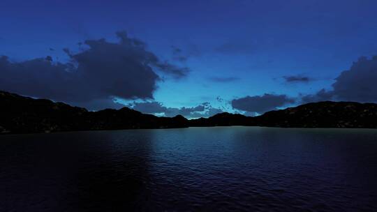 夜晚 海面月色