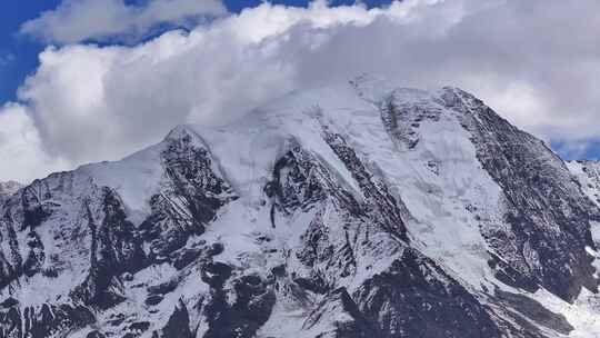 航拍川西横断山脉勒多曼因雪山冰川风光视频素材模板下载
